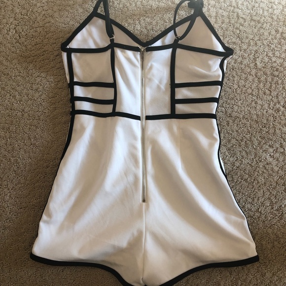 White/black romper - Picture 4 of 4